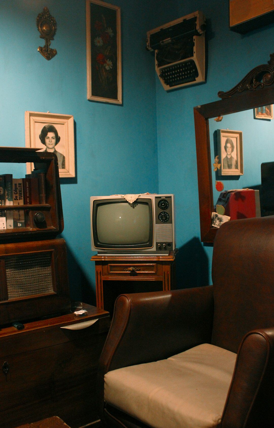 people watching old tv